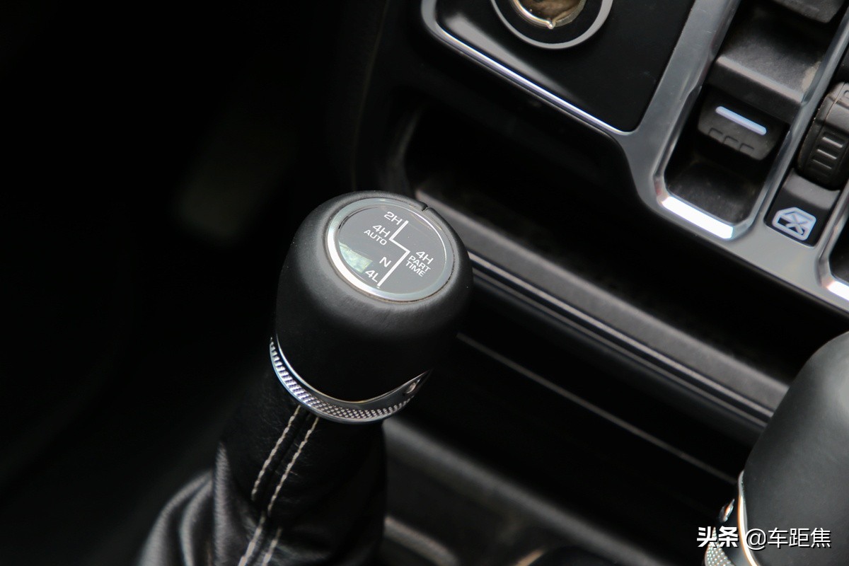 感受牧马人第一视角,牧马人沉浸式体验白色内饰