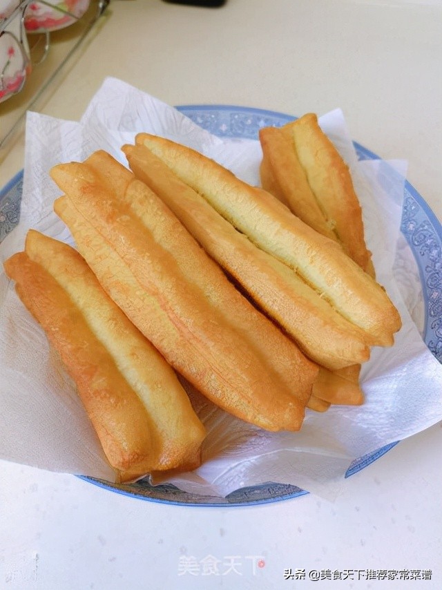 美食视频大全炸小油条做法,炸油条美食视频做法大全