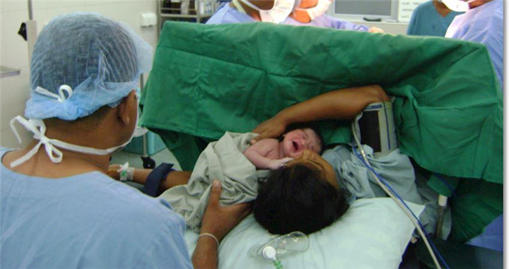 40岁谢娜生二胎后回归首秀,谢娜宣布怀二胎视频