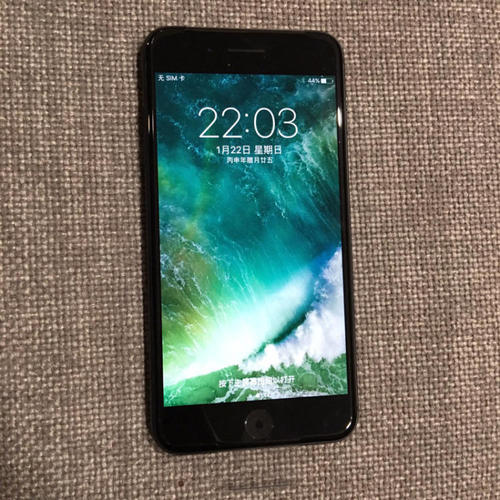 苹果手机掉入河中八个月被成功找回，网友却纷纷求购防水袋？