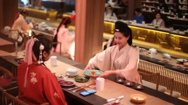 景点式餐饮例子,新创意融合餐厅