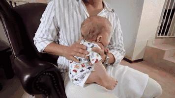 宝宝打嗝儿，亲手推拿宽胸理气、降逆止呃疗效好