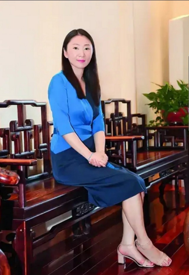 清明上河园董事长2018年度全国三八红旗手,开封市工商联副主席。