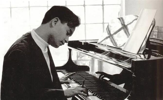 张国荣虚荣感,张国荣性格自信