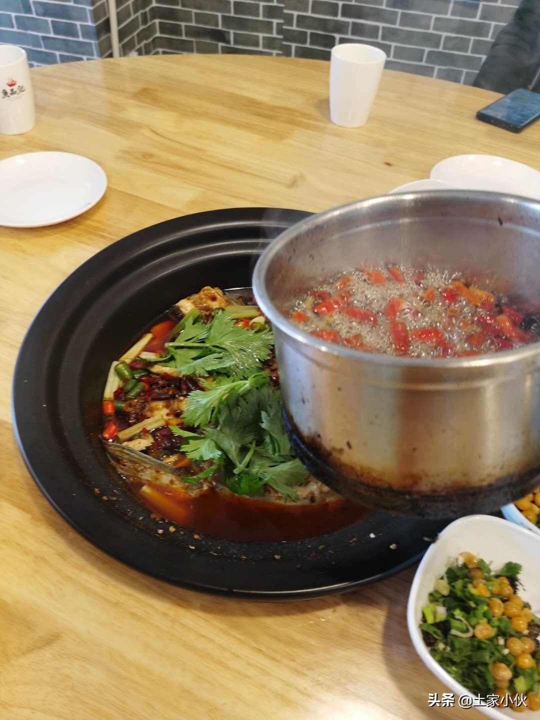 清淡蒸汽石锅鱼,特色蒸汽海鲜石锅鱼