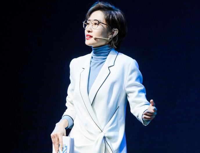 45岁刘敏涛风格大变,44岁刘敏涛活得有多潇洒