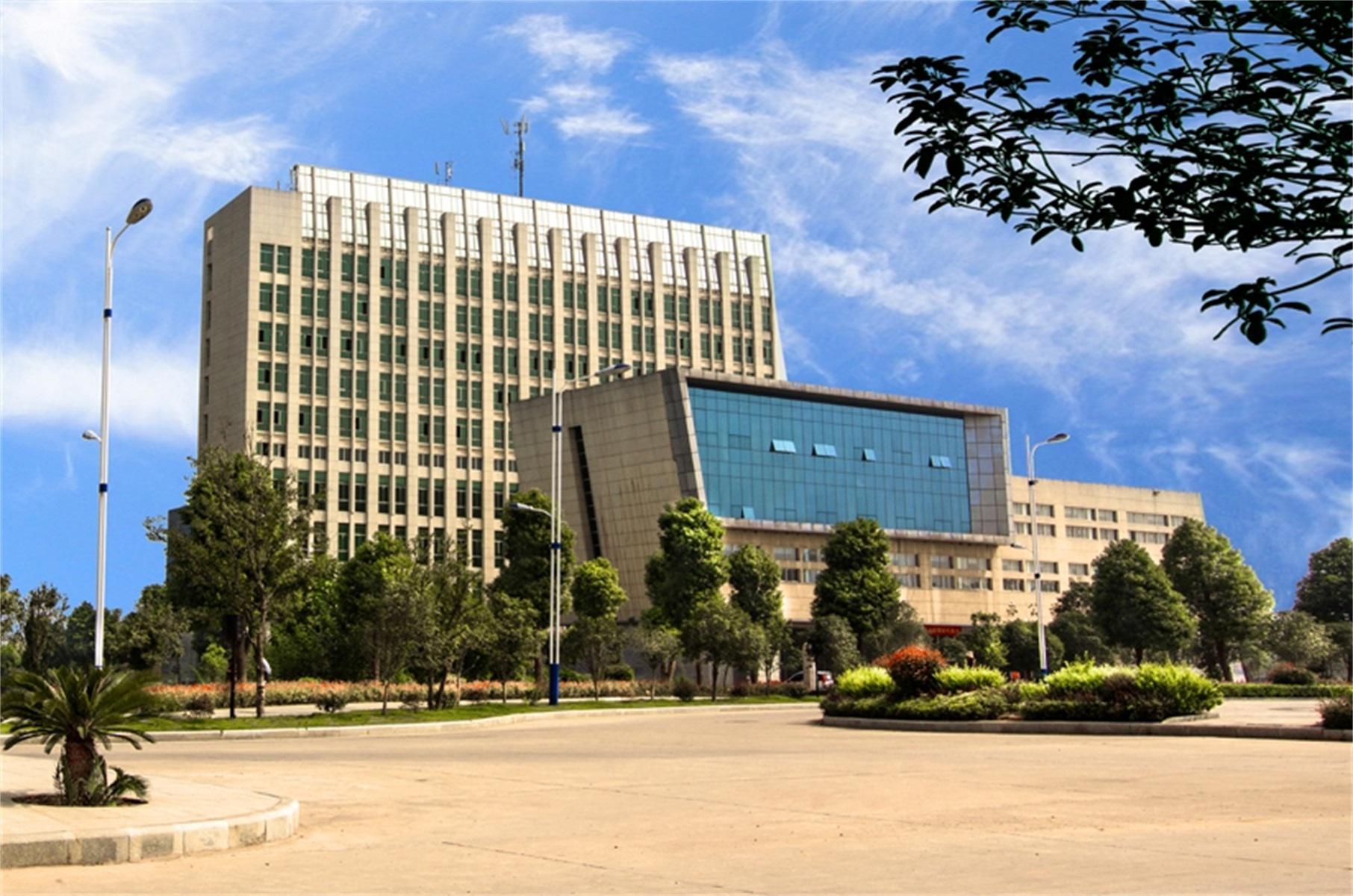 百年职业技术学院在哪里,百年职校的创始人