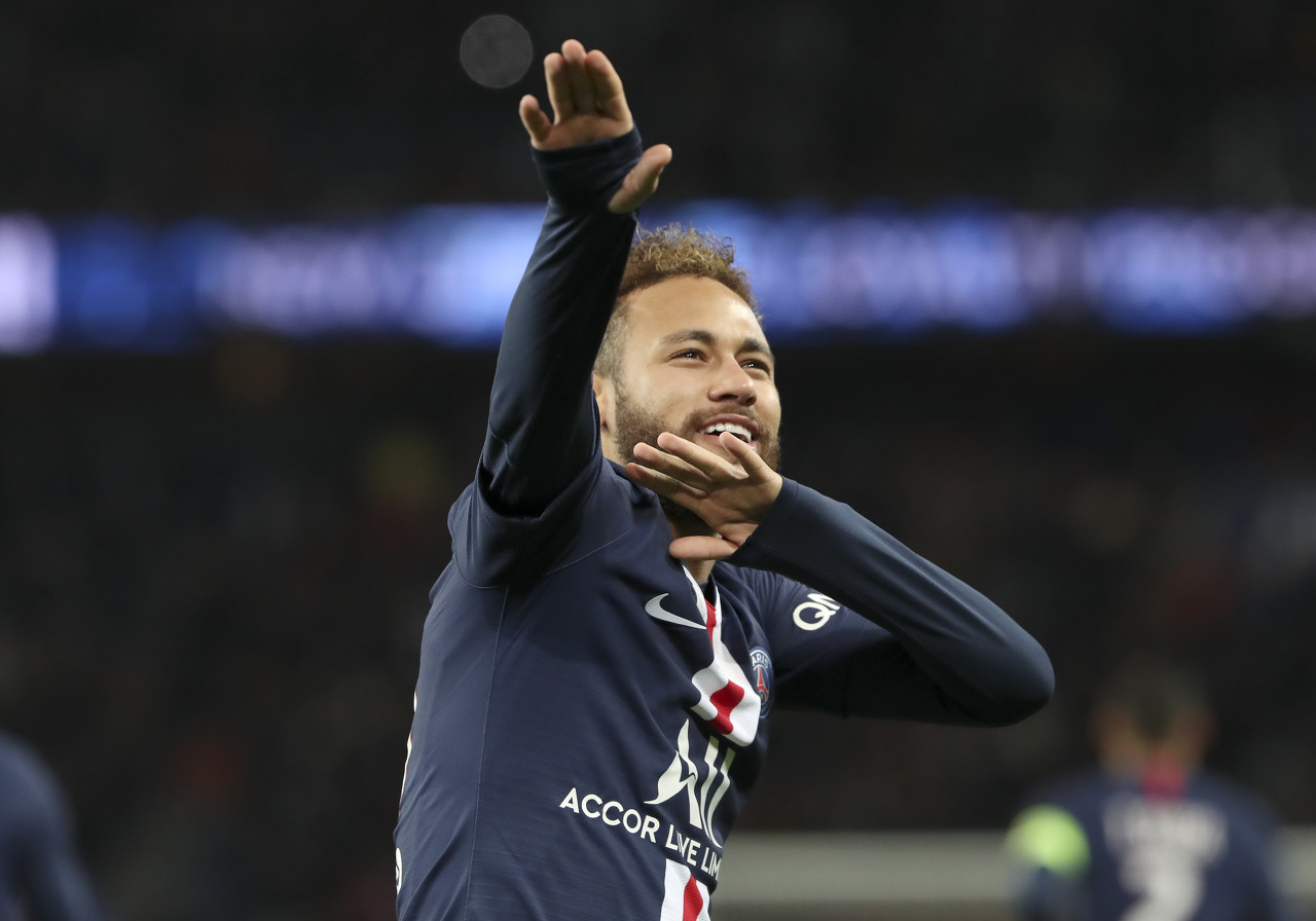 罗纳尔多和贝利谁技术好,罗纳尔多巅峰期与贝利哪个强