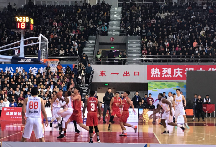 山东男篮三大内线发威,山东男篮主场输了几场