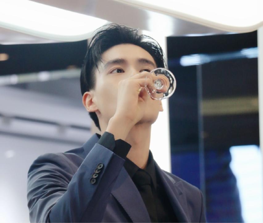 年轻人不会喝醉怎么办,年轻人不懂得喝白酒