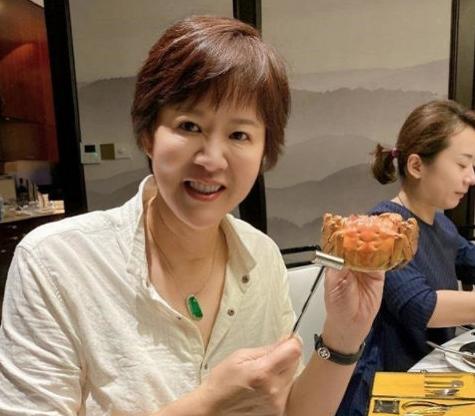 郎平香港观战评价,郎平现场教排球基本功