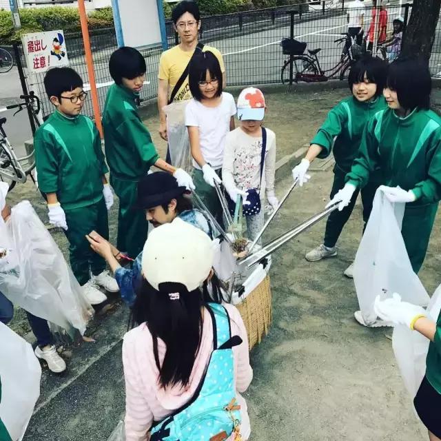 街头捡垃圾的日本武士忍者,日本武士捡垃圾