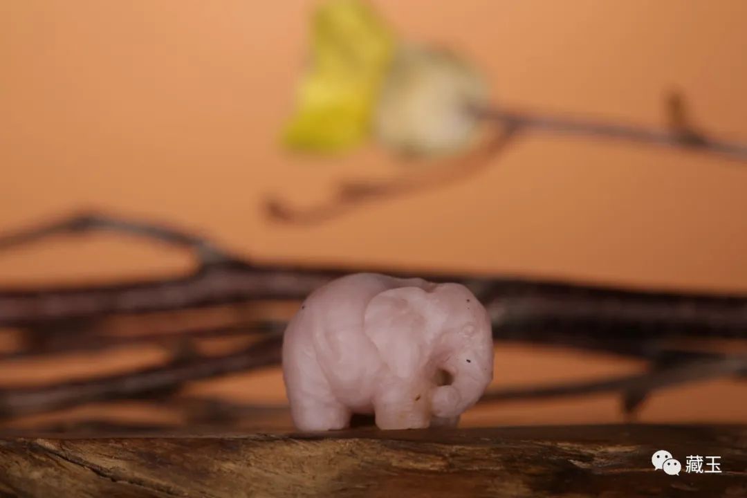 一块和田玉籽料七种颜色极品,和田玉籽料桃花玉