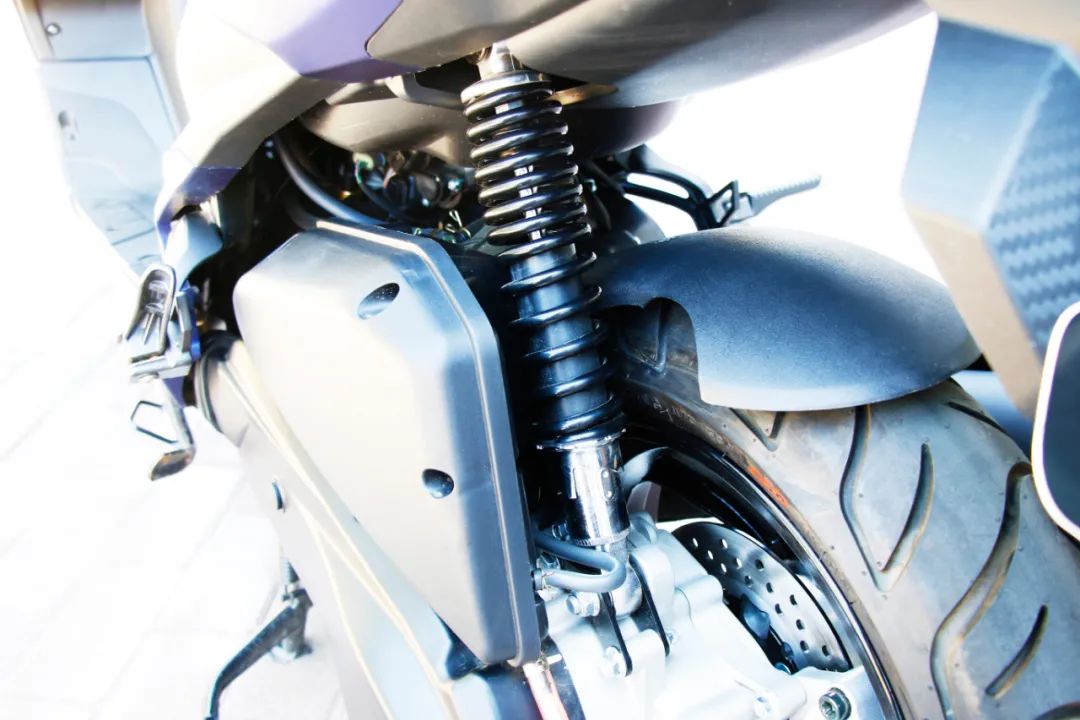 城市高颜值燃油踏板车,城市炫酷150踏板摩托车推荐