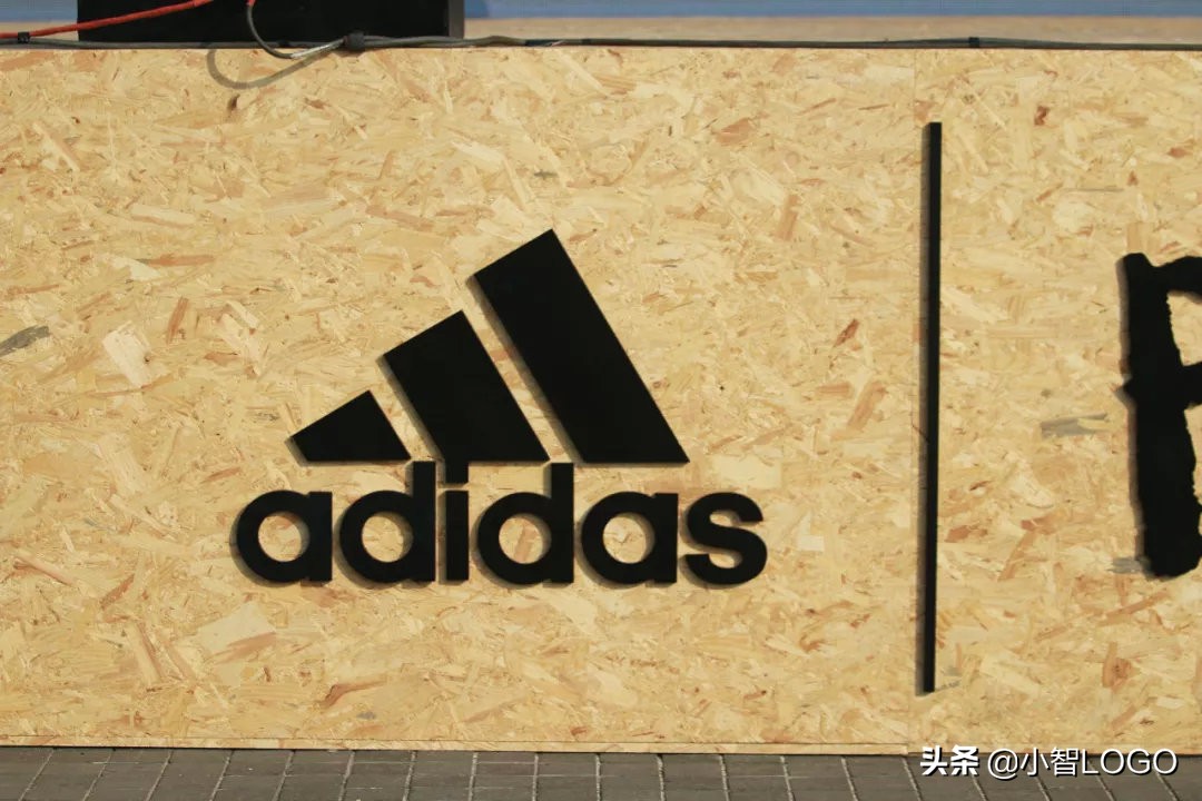 阿迪达斯三条纹logo分析,adidas阿迪达斯几个标志