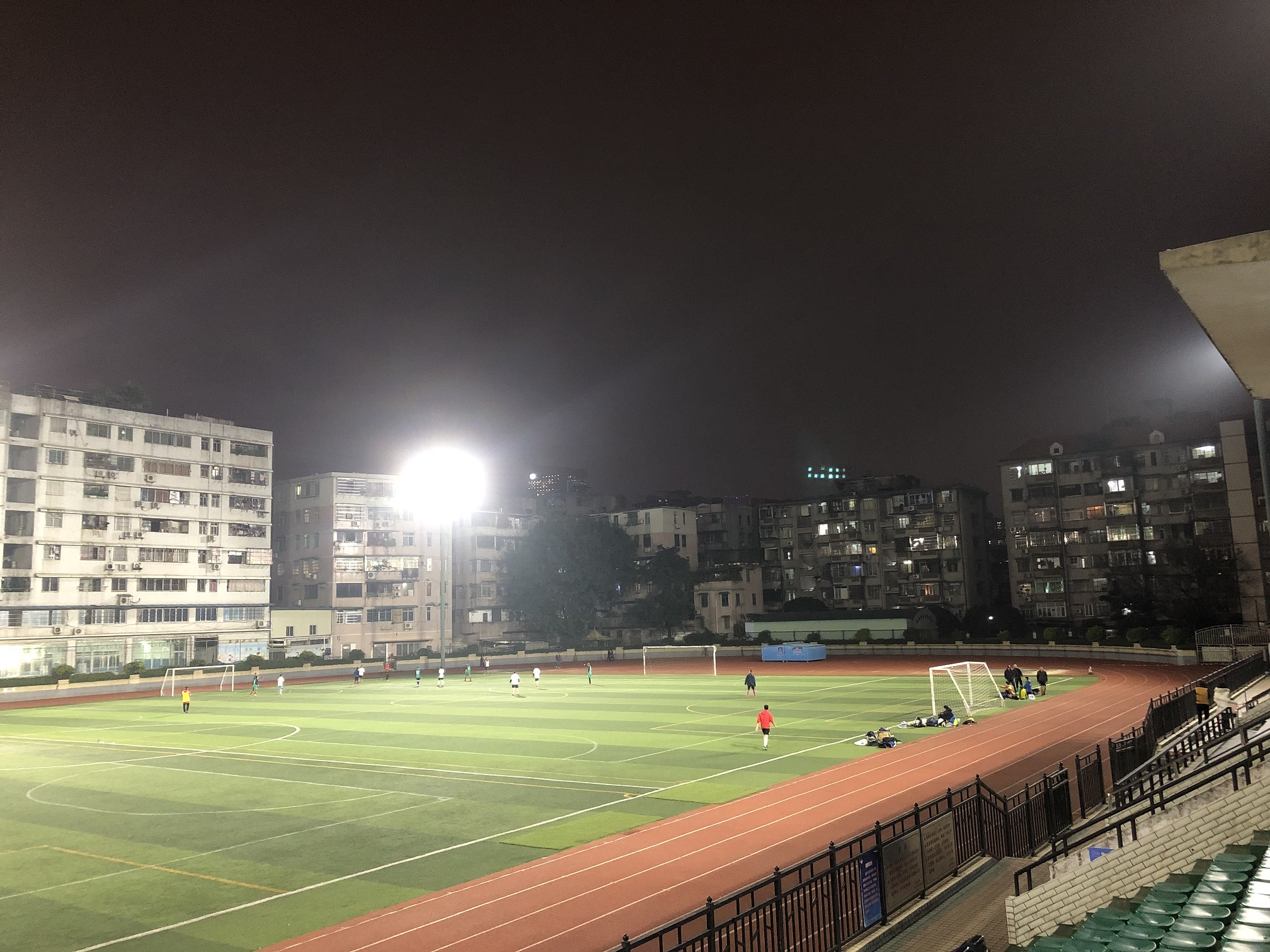 国家德比皇马取胜告终,皇马国家德比被巴萨爆冷