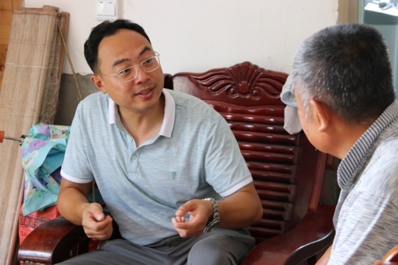 *震王**：一段南北情缘脱贫的牵挂