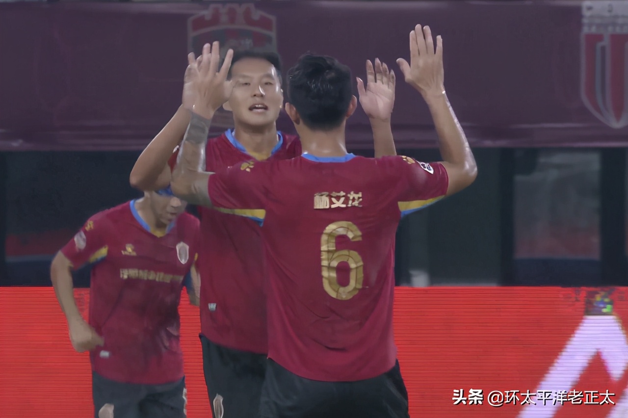 前辽足队长张野飞铲染红,辽足3-1上港被追平