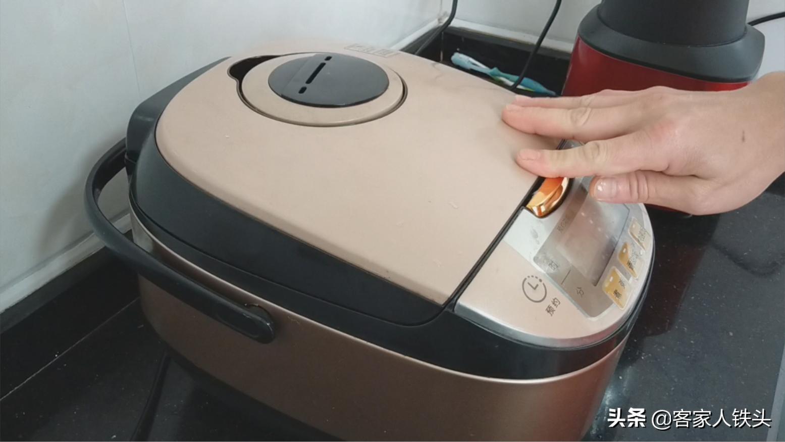 盐焗鸡怎样做才是最好吃的,盐焗鸡最正宗的做法教程