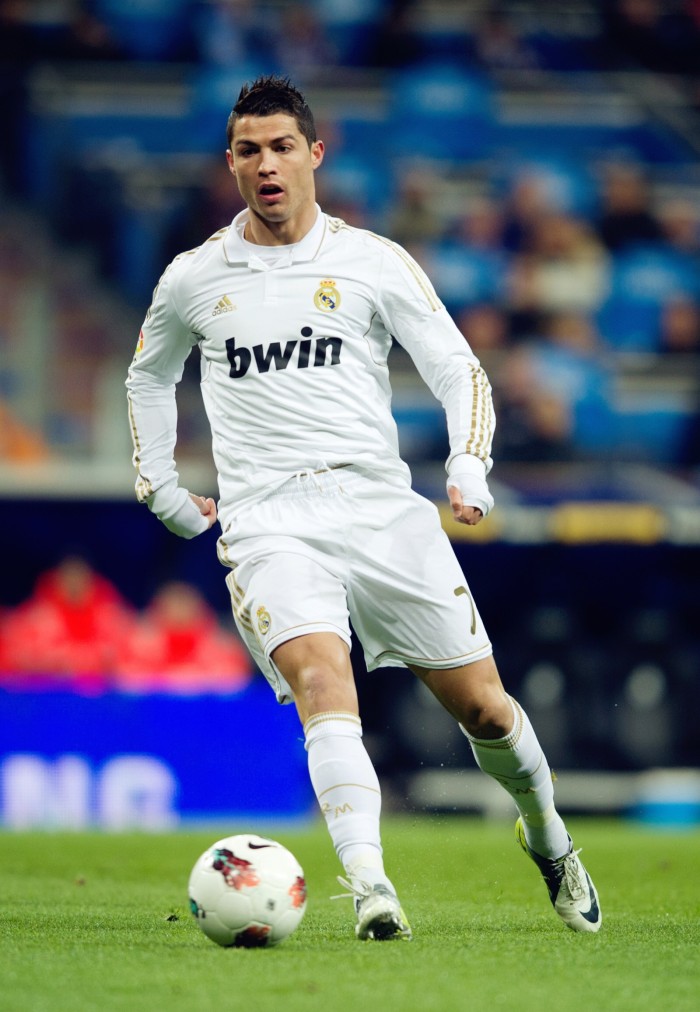 c罗皇马时期泡面头紫色球衣,c罗2017年欧冠决赛泡面头