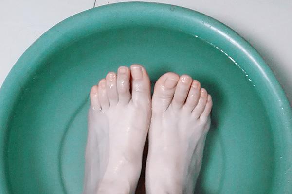 脚趾甲侧面嵌甲自己怎么处理,脚指甲剪得太深嵌甲怎样预防