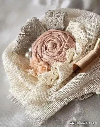 布艺玫瑰花的作品,花朵布艺作品