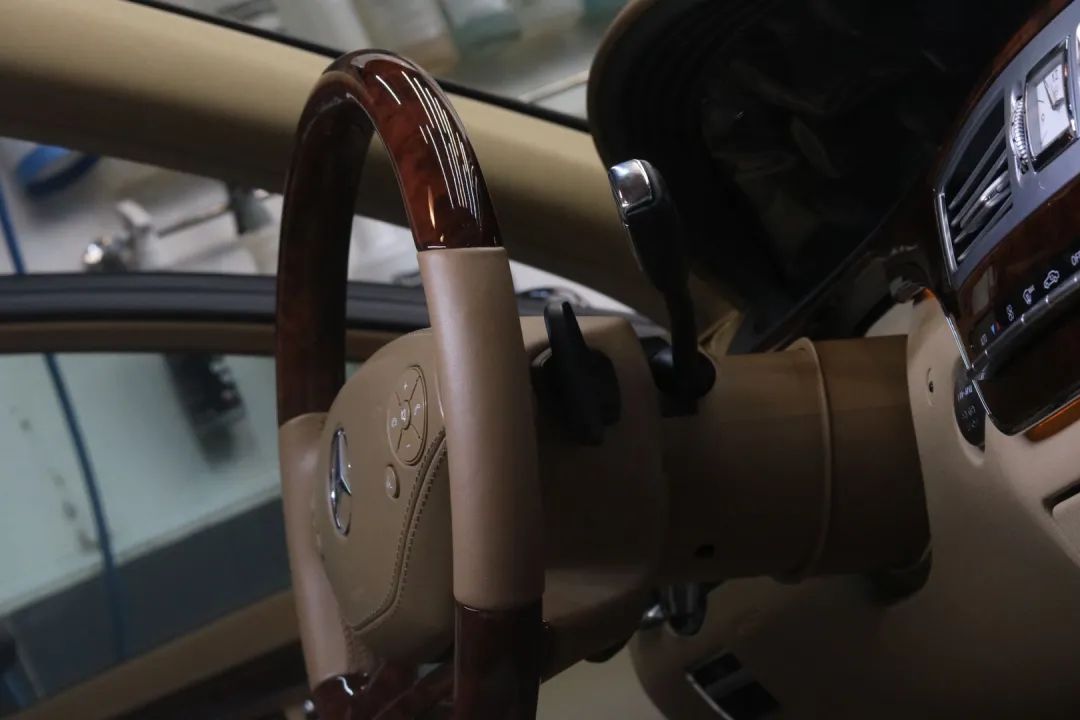 奔驰w221升级新款w222s450外观,老款奔驰w211e260翻新整备