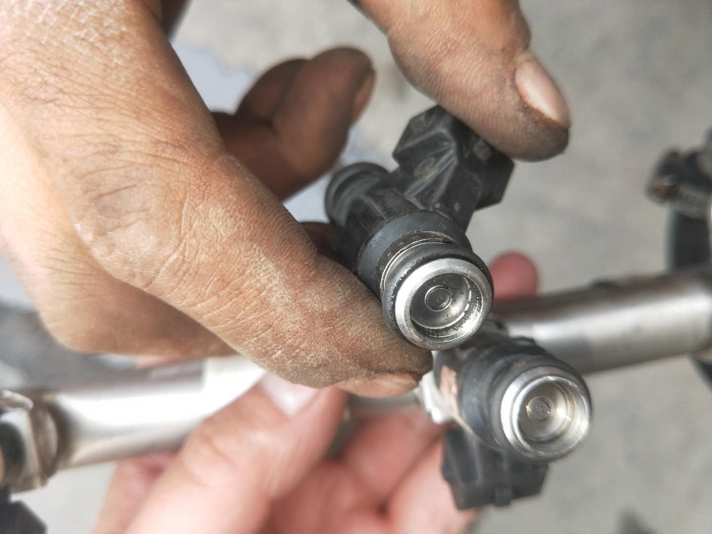 发动机怠速抖动的原因及解决办法,发动机怠速抖动最简单的解决方法