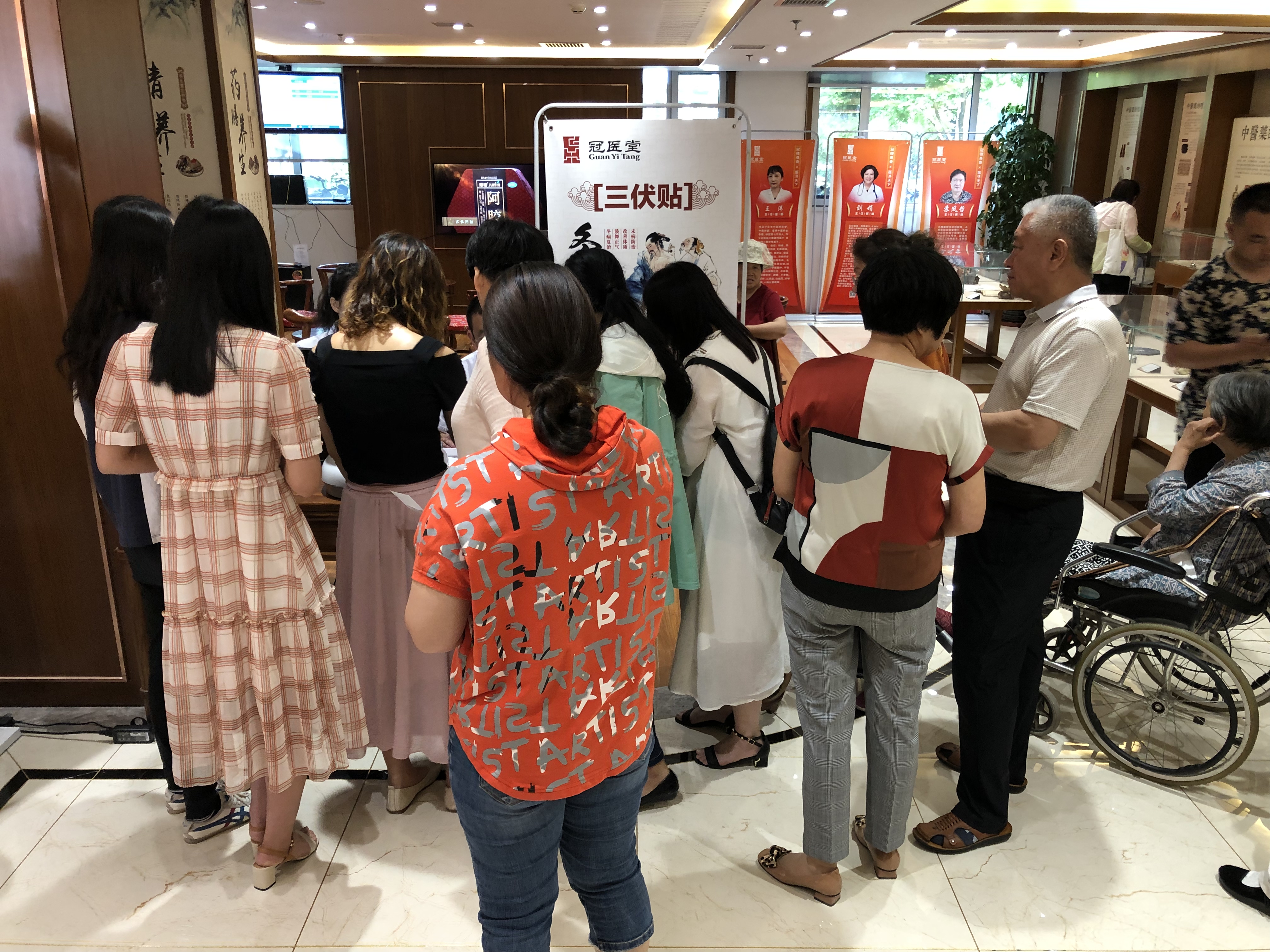 学雷锋日集中志愿服务,雷锋服务站和学雷锋志愿服务站