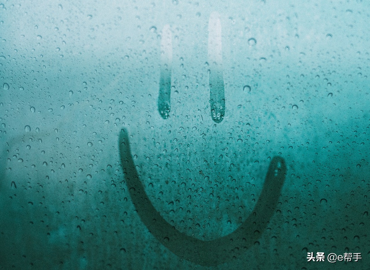 冬天窗户怎么防止结冰,冬天窗户凝结水珠怎么办