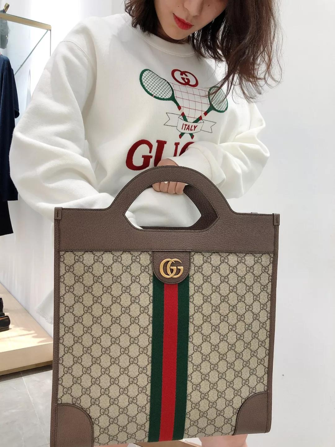 娜扎穿衣搭包包,30多个包包