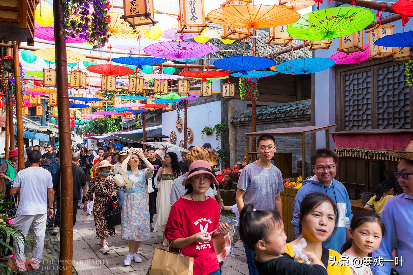 象山影视城景区人山人海,一起去看人山人海象山影视城