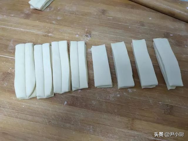 炸蓬松酥脆油条到底加不加酵母,炸油条时记住配方和3个小技巧