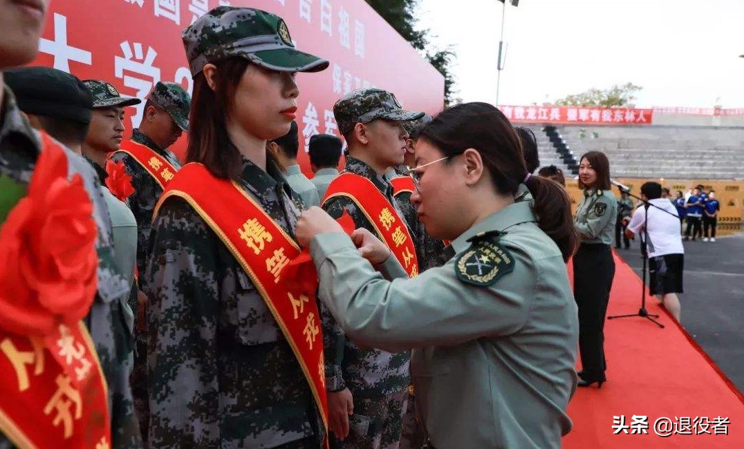 大二入伍还是毕业入伍,大一应征入伍有什么条件