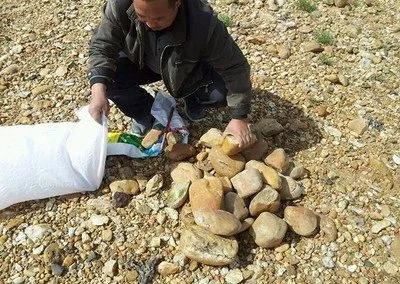 新疆的哪个戈壁滩可以捡石头,戈壁滩捡石头鉴别方法