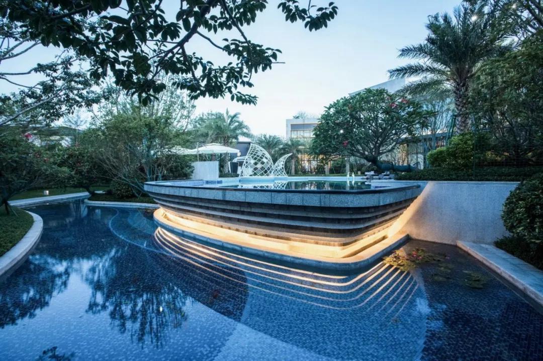 夏日清凉好去处泳池,夏日玩水胜地无边际泳池