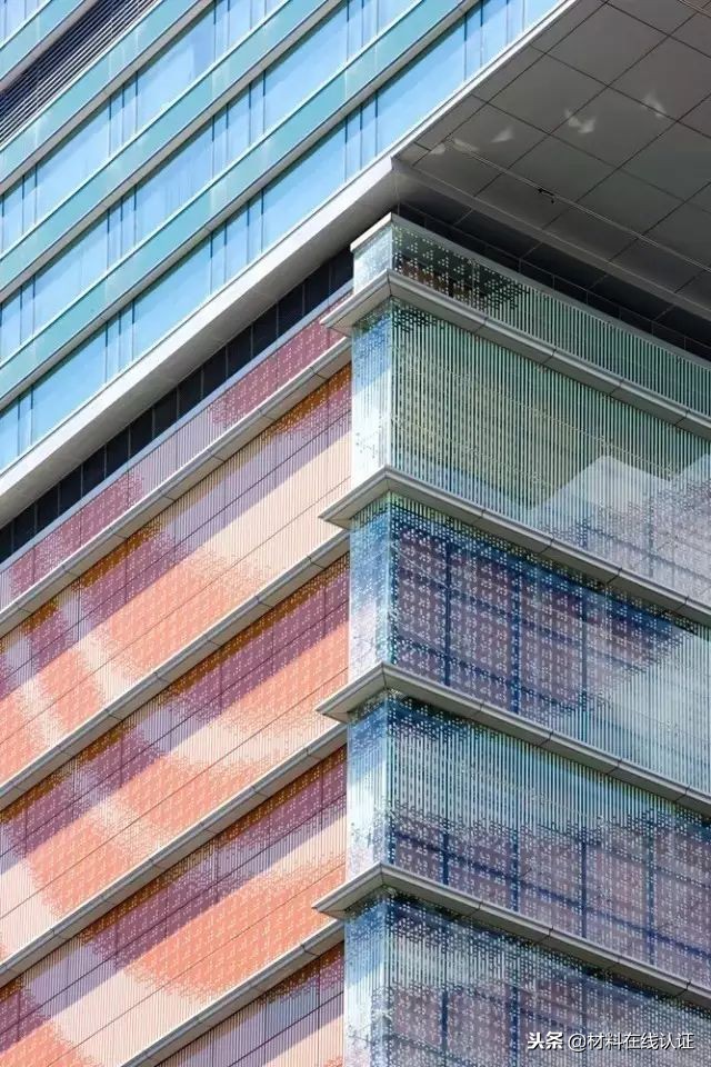 你还在用透明玻璃做立面吗？看看大师们都是怎么给玻璃上色的？