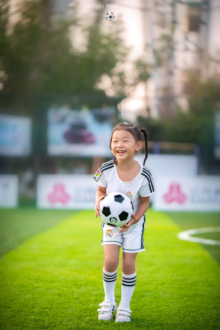奶爸给宝宝拍摄的视频,奶爸给儿女拍照