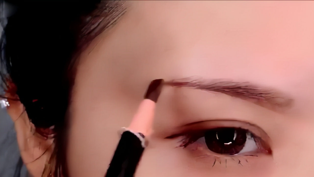 零基础化淡妆的正确步骤,女人怎样化淡妆还漂亮