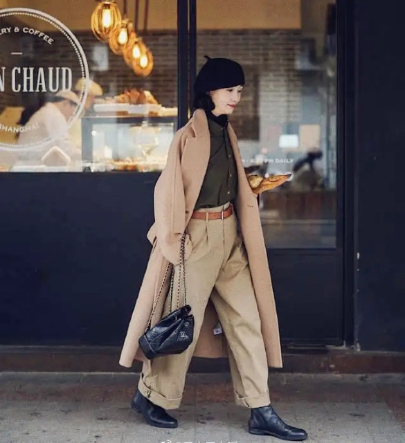 三木妈妈最新穿搭黑大衣,三木藏青色最新冬款大衣