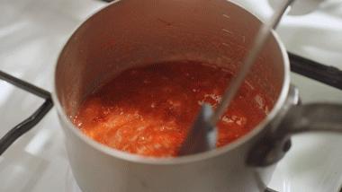 草莓漏奶华,一个没有感情的草莓吃货