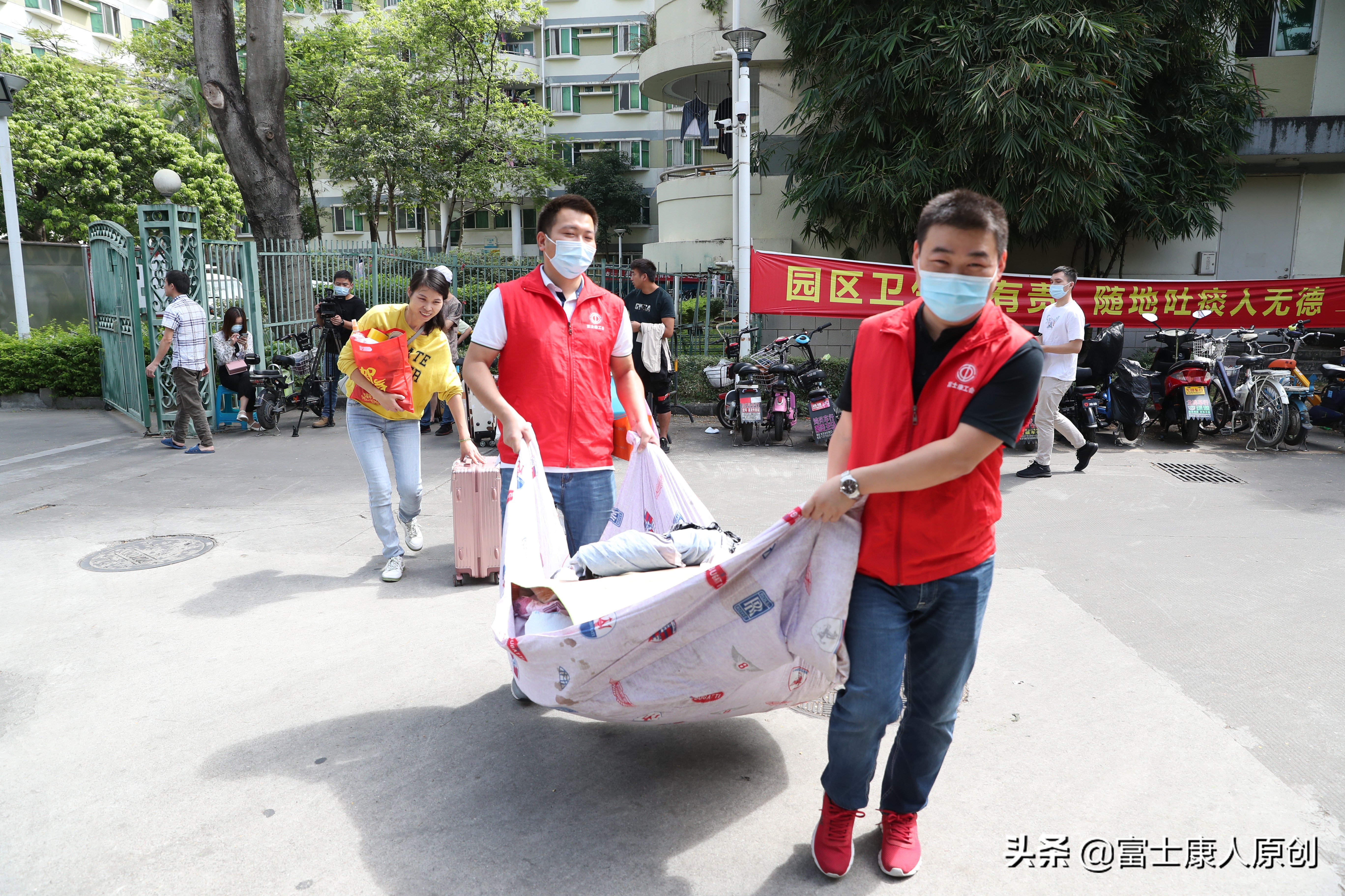 富士康普工宿舍大改造,富士康宿舍翻新改造柜子