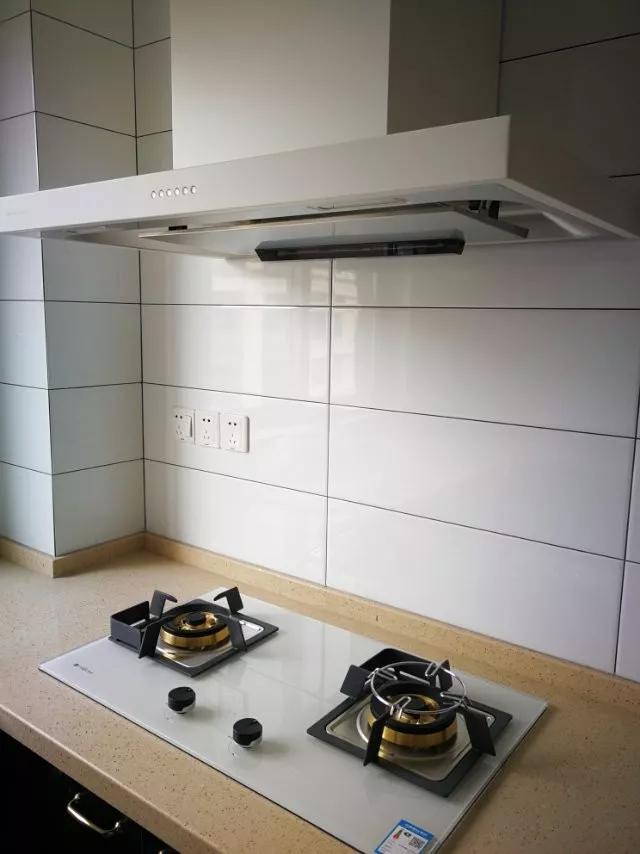 厨房台面什么颜色耐用好看,厨房台面哪种材料最耐脏