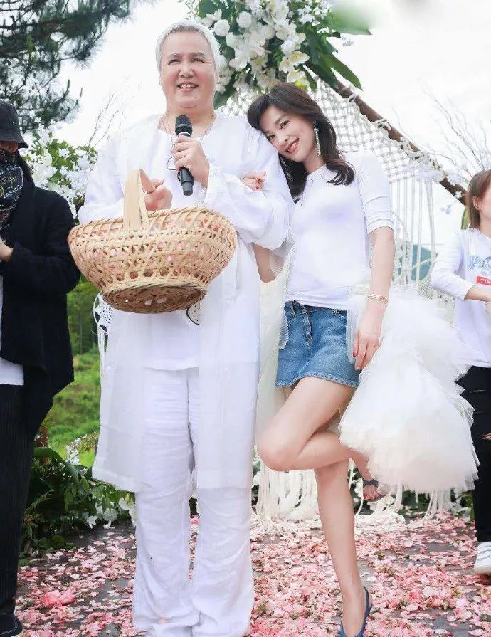 陶虹和谁搞微商,陶虹生图惊艳刷屏