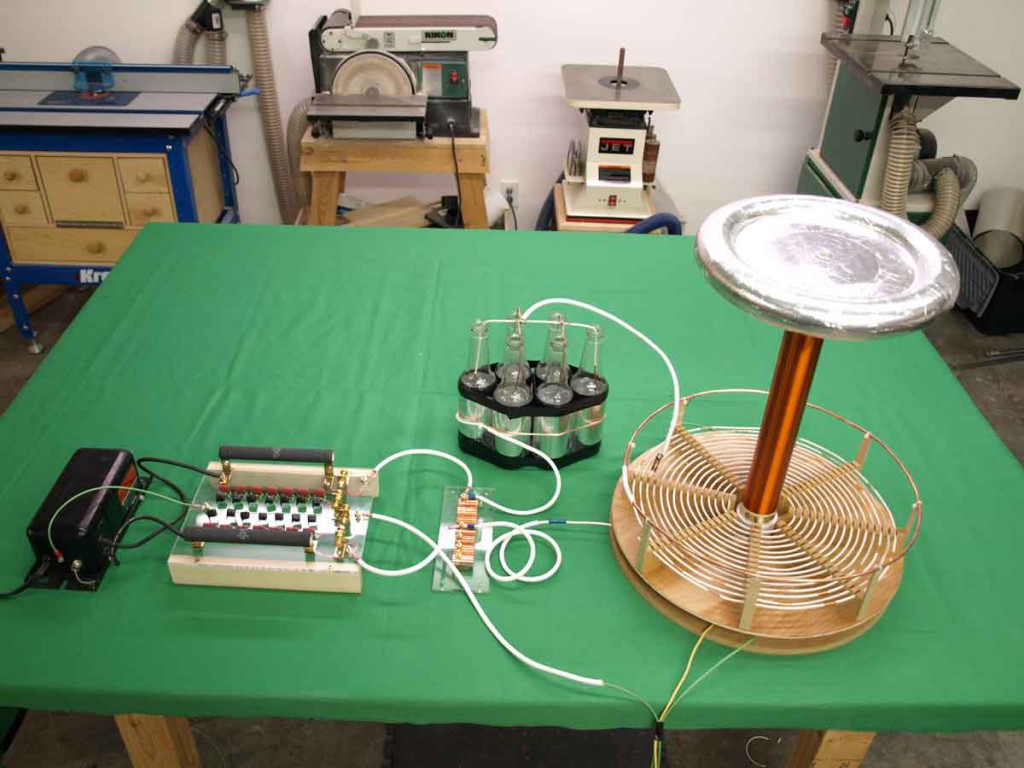 成为雷电法王很简单，用6个啤酒瓶和日常用品，就能做特斯拉线圈