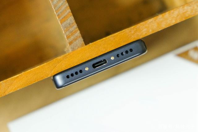 年轻人的第一台旗舰遥控器！多亲AI助手Qin2测评