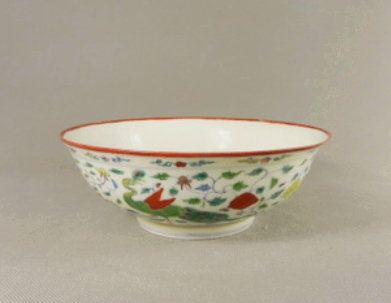 这种碗很多人小时候都曾使用过，却不知道其模仿的对象价值连城！