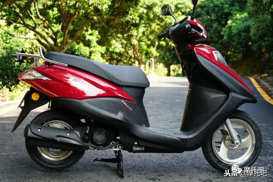 新大洲本田ns125d对比本田喜鲨125,五羊本田喜鲨125对比新大洲ns125d