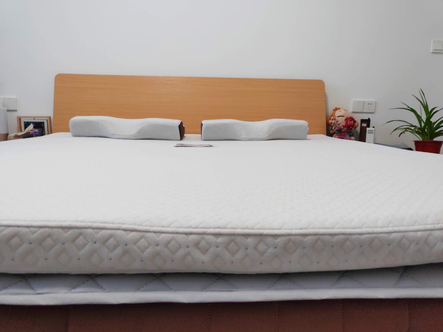 睡一个好觉需要记忆棉材质的床垫,记忆棉床垫和枕头