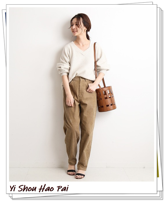 灯芯绒裤子颜色搭配,棕色灯芯绒裤子秋冬搭配